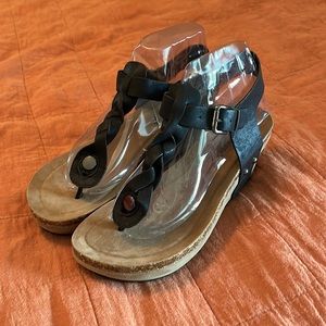 Pierre Dumas black sandal